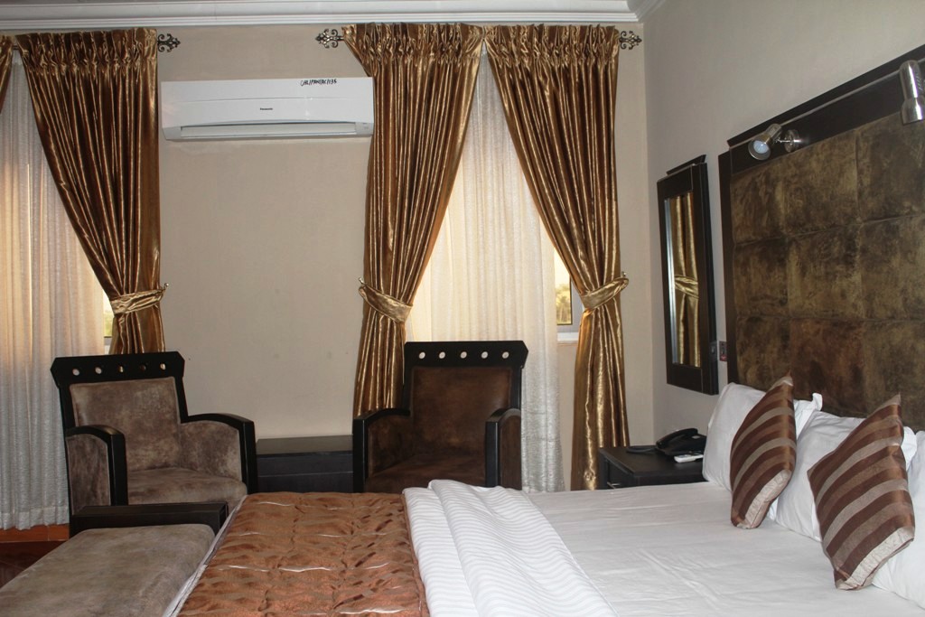 Orchid_Hotel_Executive_Suite_1.jpg